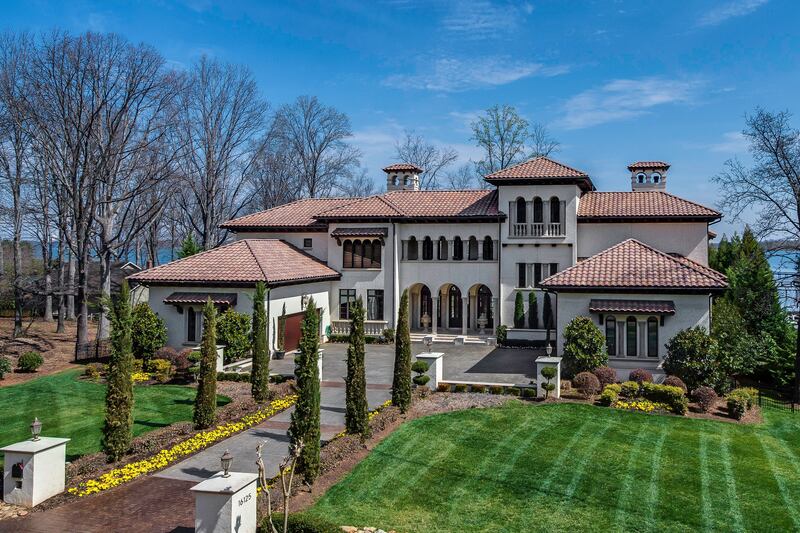 galleries/2014/12/13/omg-i-want-this-house-cornelius-north-carolina-photos/141211-omg-nc-10_oo0iuf