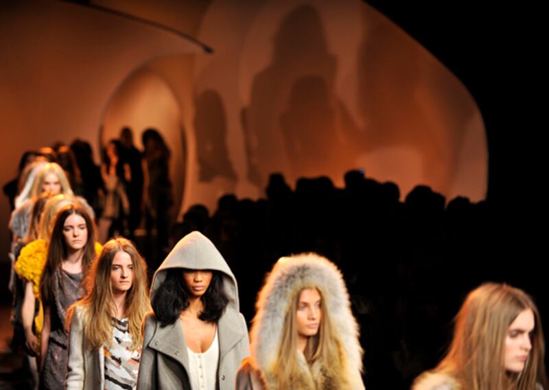 galleries/2010/02/14/fashion-week-day-4/fashion-wrap-day-ii---thakoon-1_amxmuz