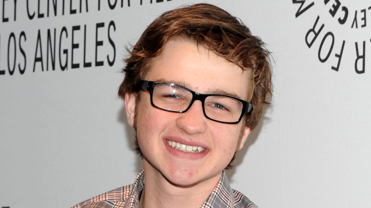 cheats/2012/11/27/two-and-a-half-men-star-stop-watching/angus-jones-two-half-filth-cheat_lbarxj