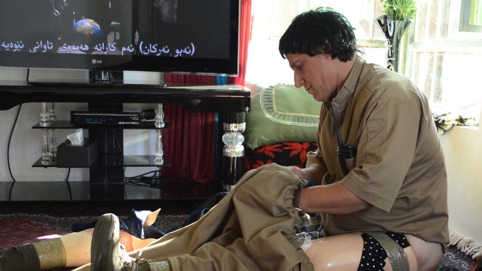 articles/2015/06/07/despite-losing-both-legs-one-man-s-rogue-mission-to-de-mine-north-iraq/150605-vickery-iraq-tease_qf8kq1