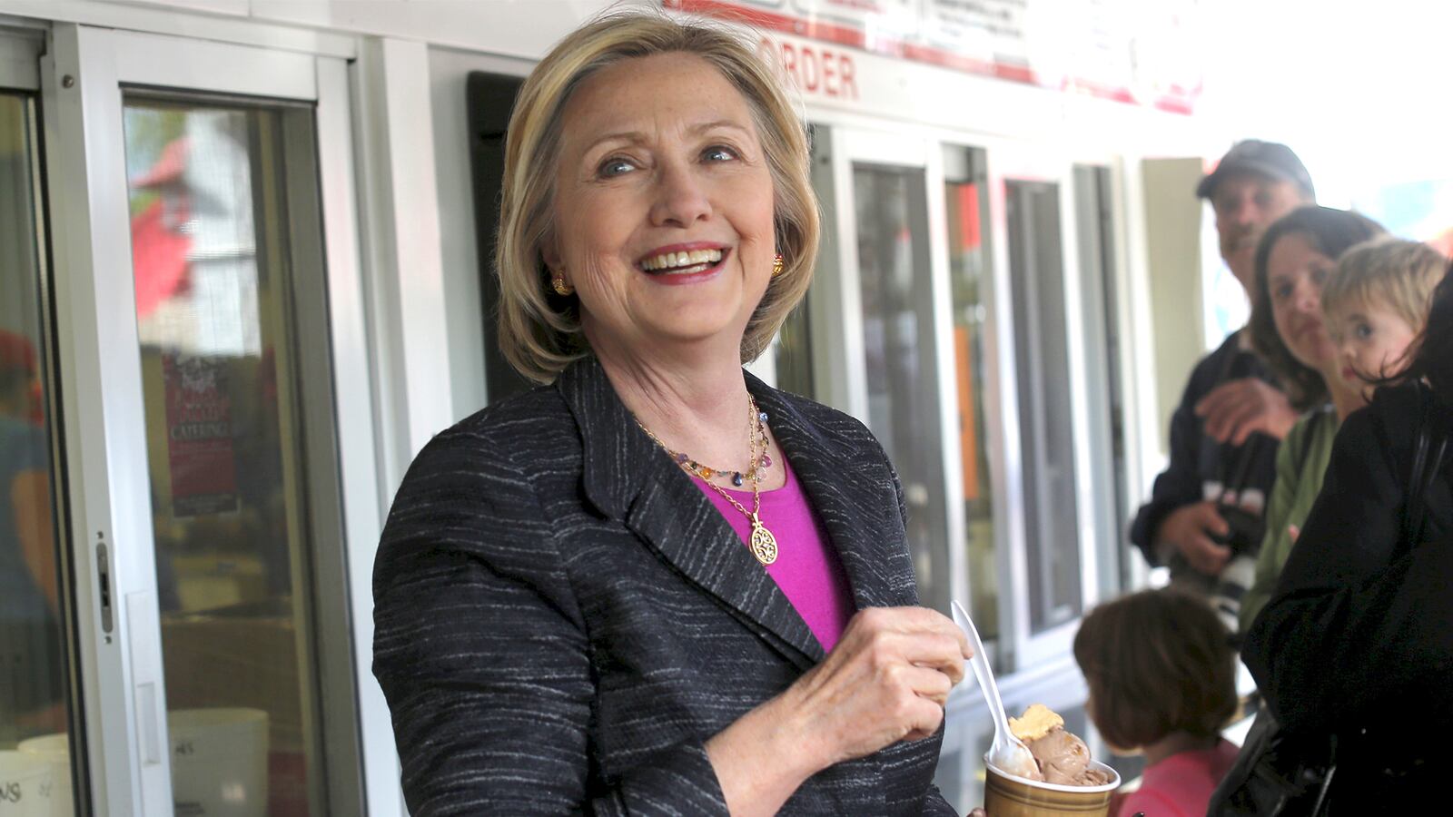 articles/2015/06/09/will-hillary-channel-her-inner-warren/150608-tomasky-clinton-warren-tease_vorb7y