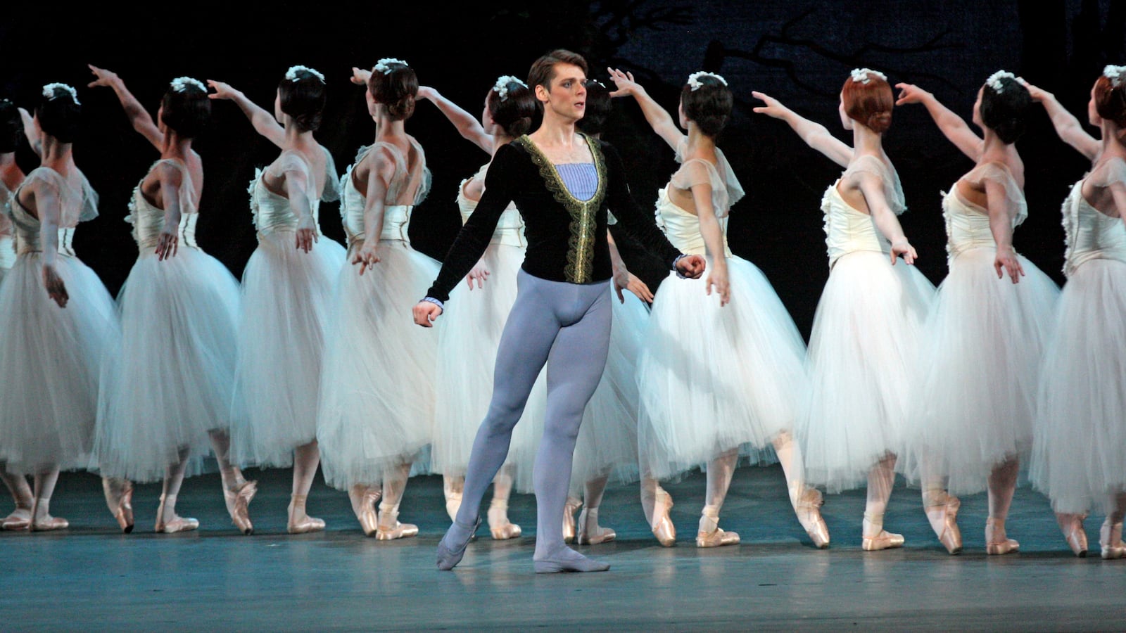 Vladimir Shklyarov performing in May 2015.