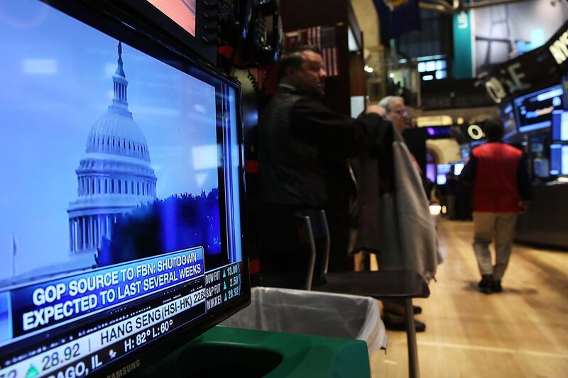 articles/2013/10/04/government-shuts-down-and-private-sector-feels-the-pain-too/131003-gross-shutdown-business-tease_r2ezrp