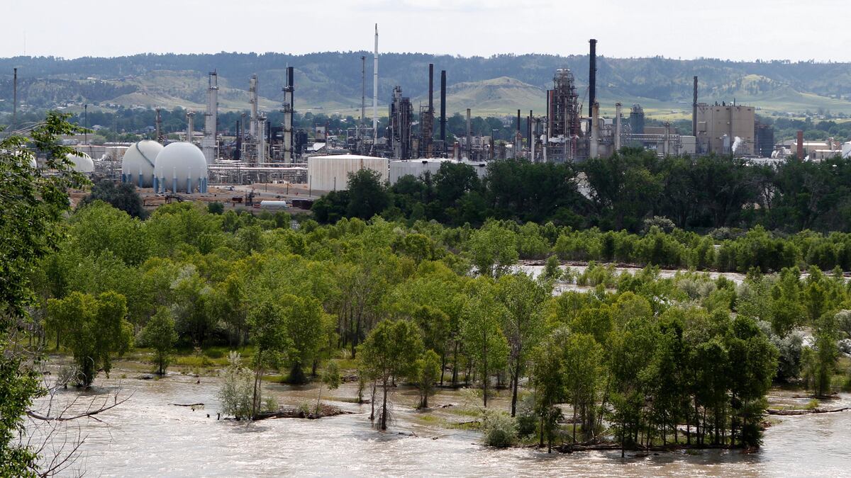 cheats/2011/07/09/montana-gov-exxon-misled-us/yellowstone-river-montana-oil-spill-cheat_vibcev
