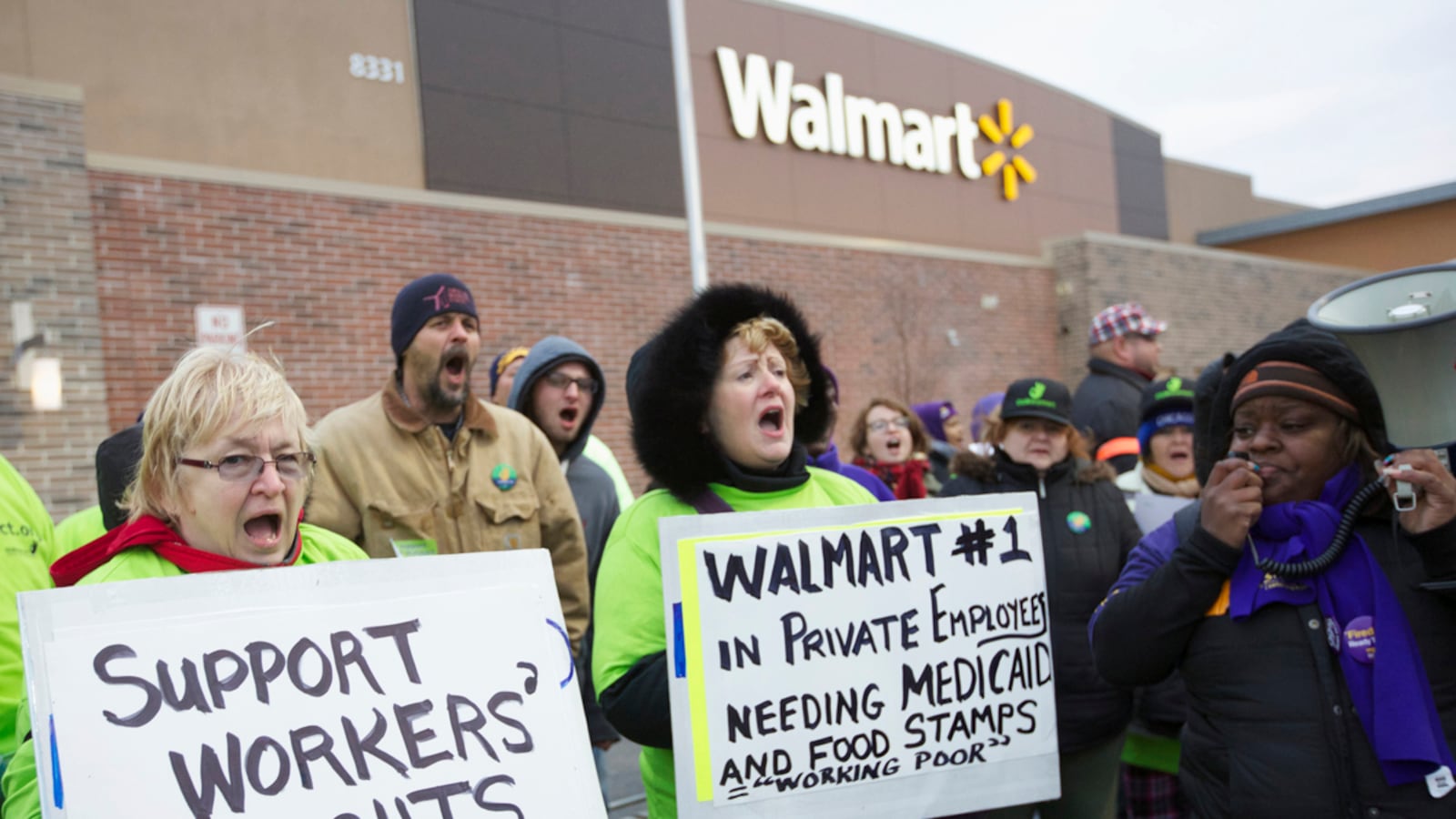 cheats/2012/11/23/walmart-workers-strike-across-america/walmart-protests-workers-right-cheat_sxbj4o
