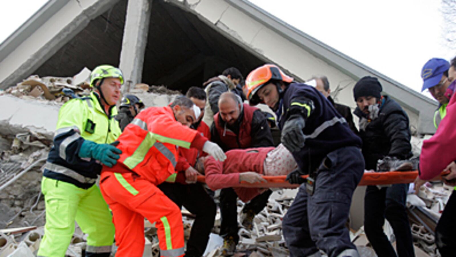 cheats/2009/04/06/earthquake-strikes-italy/italy-earthquake_21182_sdr9n5