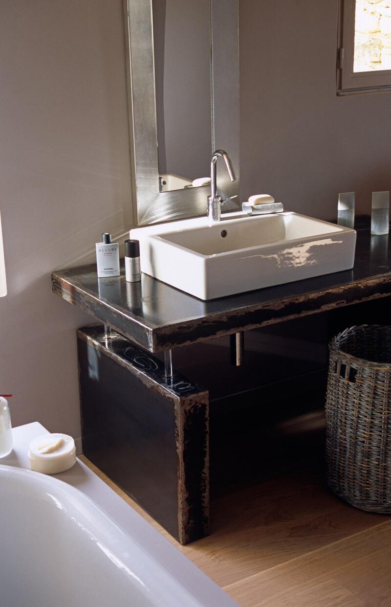 galleries/2013/10/06/omg-i-want-this-house-france-edition-photos/131004-omg-house04_vrdyyx