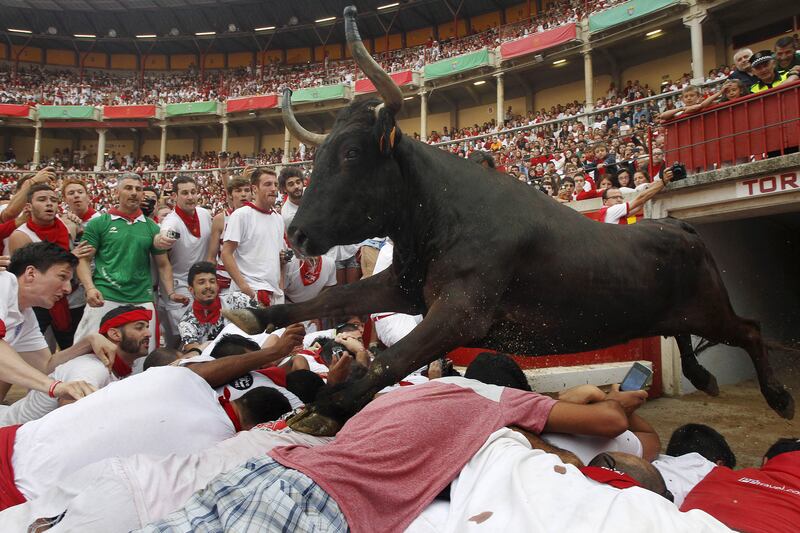 galleries/2015/07/12/spain-s-running-of-the-bulls-photos/150710-running-of-bulls-01_yjytwx