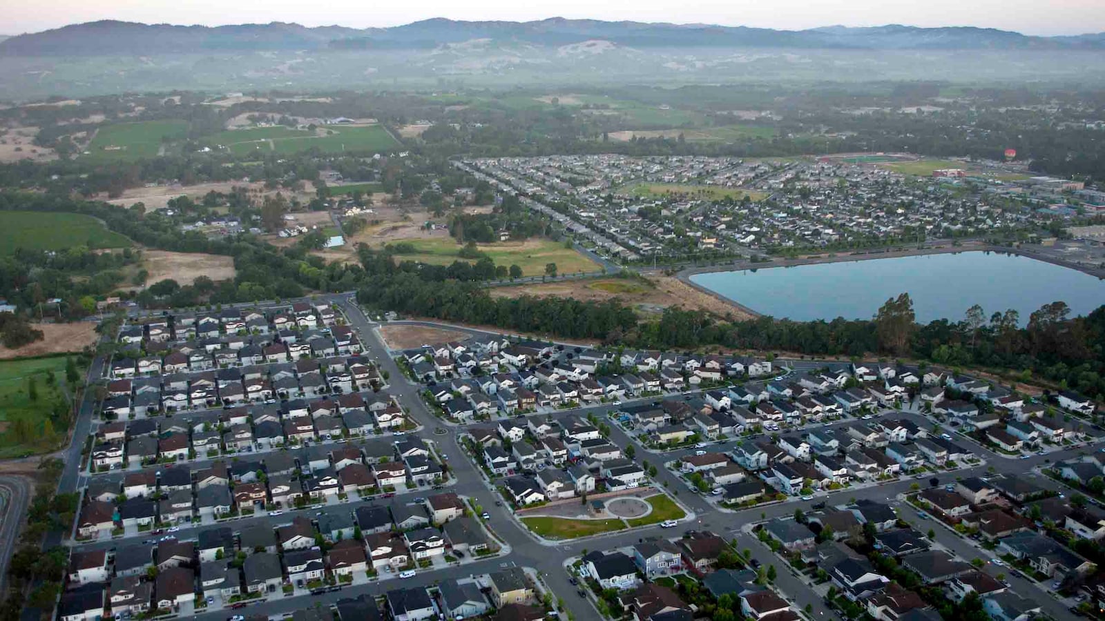 articles/2013/04/29/the-triumph-of-suburbia-despite-downtown-hype-americans-choose-sprawl/130428-suburban-sprawl-kotkin-tease_e4tpck