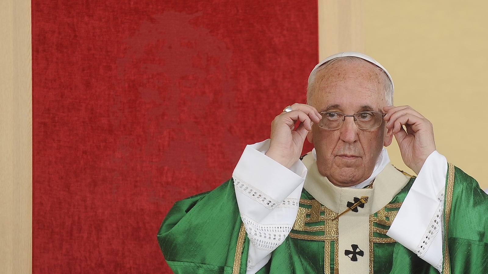 articles/2015/06/28/pope-francis-says-marital-splits-sometimes-ok-in-extreme-cases/150626-candida-pope-marriage-tease_gbvldp