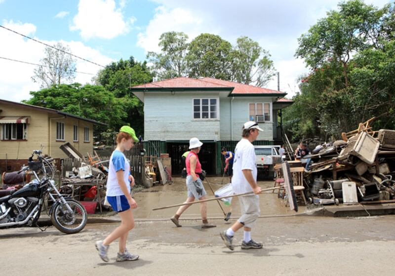 galleries/2011/01/14/flood-waters-recede-in-brisbane/australia-floods---family_aplpcz