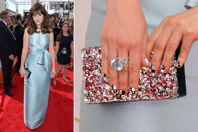 galleries/2013/09/22/emmy-red-carpet-2013-photos/130922-emmys-zooey_gcvuvh