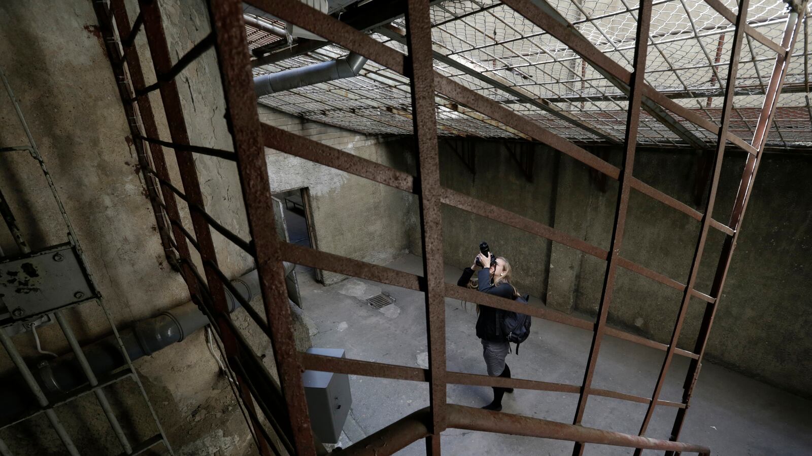 articles/2014/06/04/secret-kgb-torture-house-opens-its-doors-in-riga/140603-presser-kgb-tease_uouoja