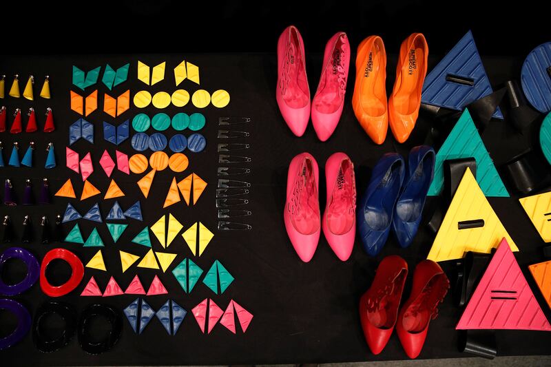 galleries/2016/09/15/photos-backstage-at-new-york-fashion-week-2016/160914_backstage-NYFW09_nlarfi