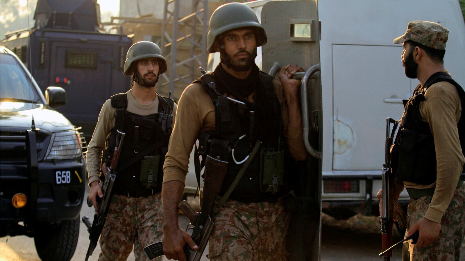 170624-pakistan-death-toll-rises-cheat_x6j1un