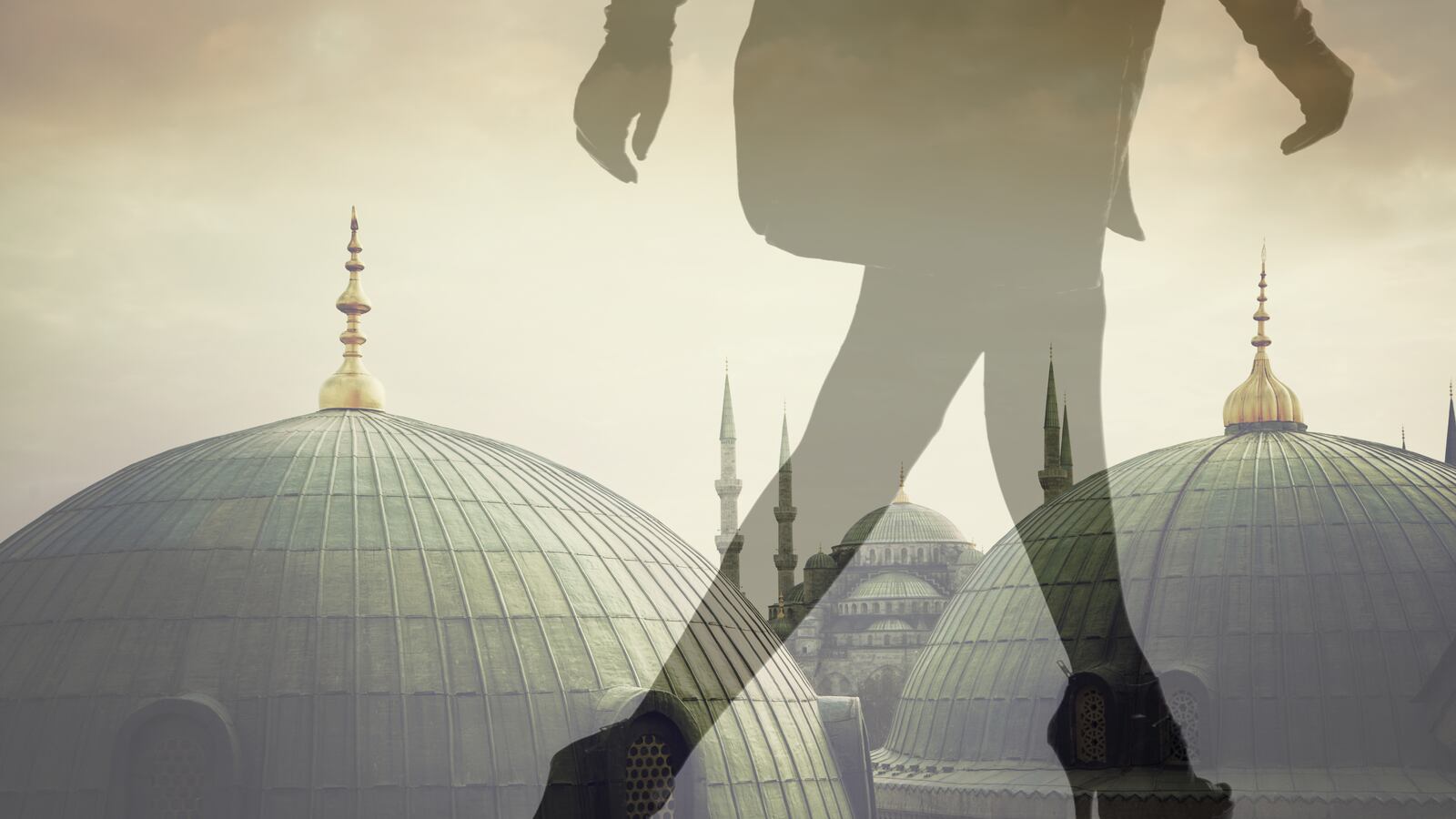 articles/2014/03/08/model-diaries-escape-from-istanbul/140307-frum-model-tease_c3xoz8