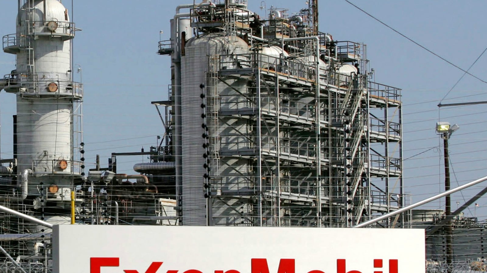 cheats/2015/11/05/investigation-into-exxon-climate-lies/151105-exxon-cheat_lji43w