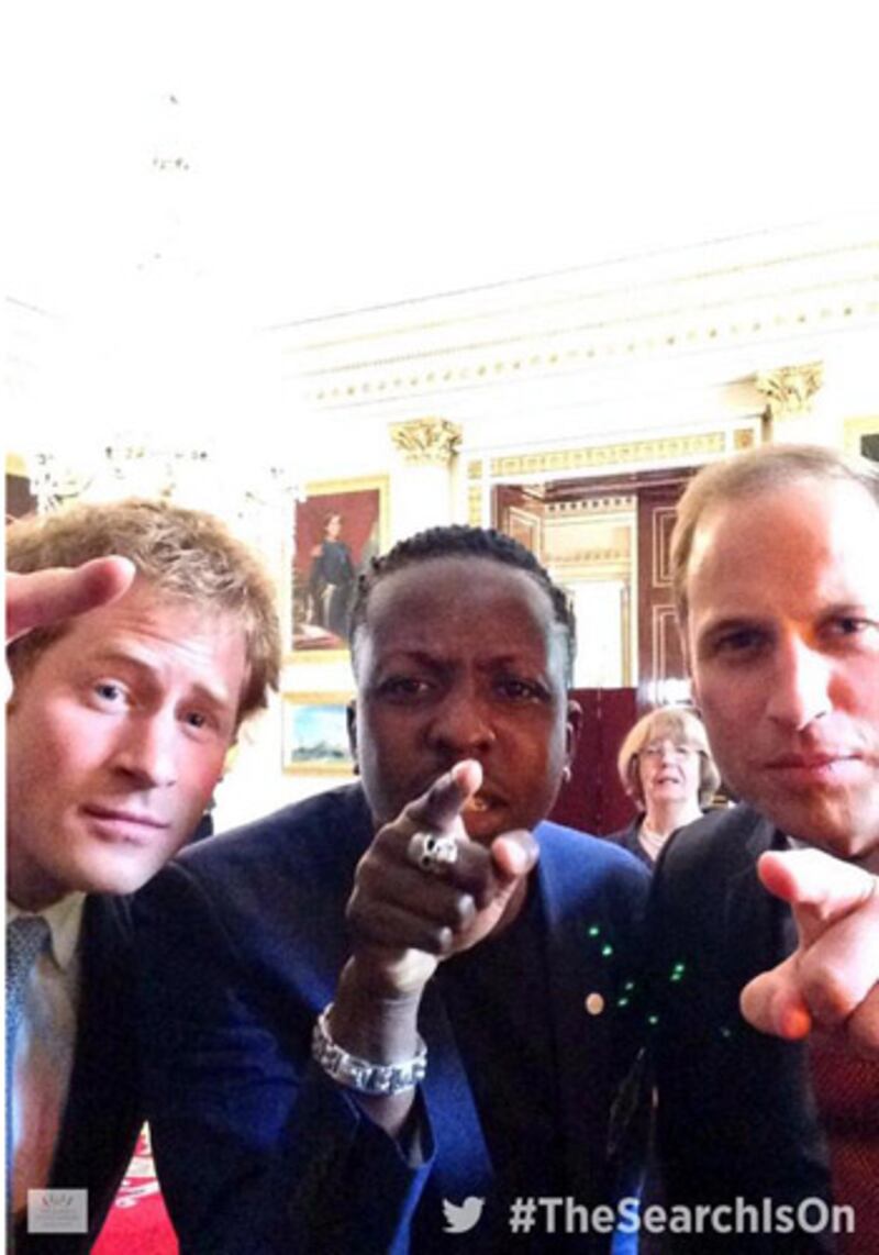 articles/2014/07/10/william-and-harry-s-palace-selfie/royalselfie2_amzivy