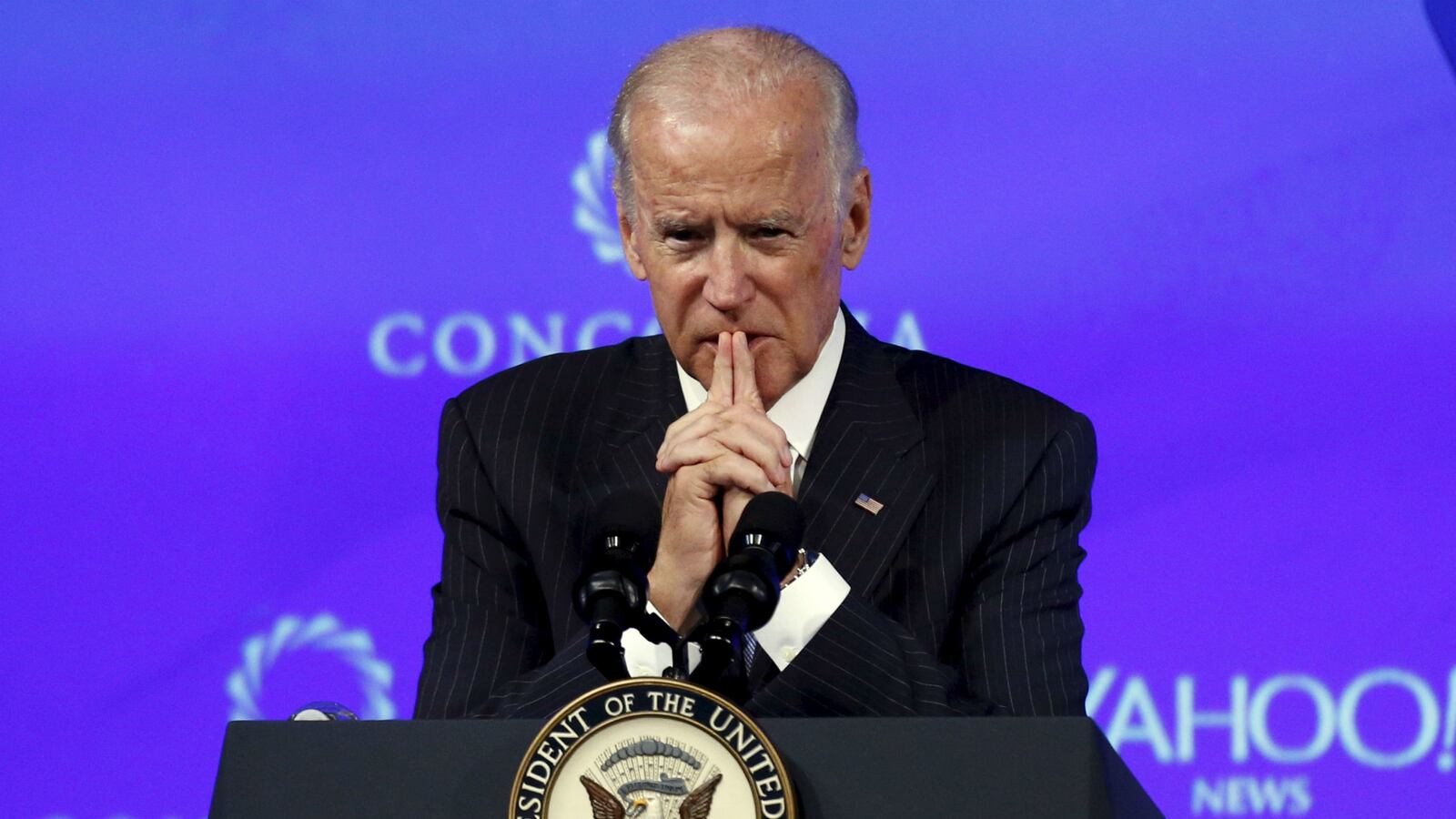 cheats/2015/10/09/report-biden-aides-met-with-dnc/151008-joe-biden-dnc-cheat_ub08xl