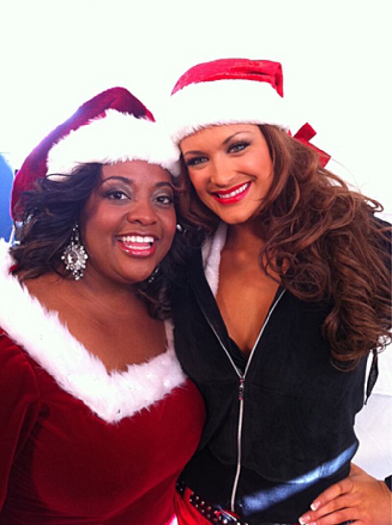 galleries/2010/12/16/celebrity-twitter-photos/twitpi1216---shepherd_ufzmfo