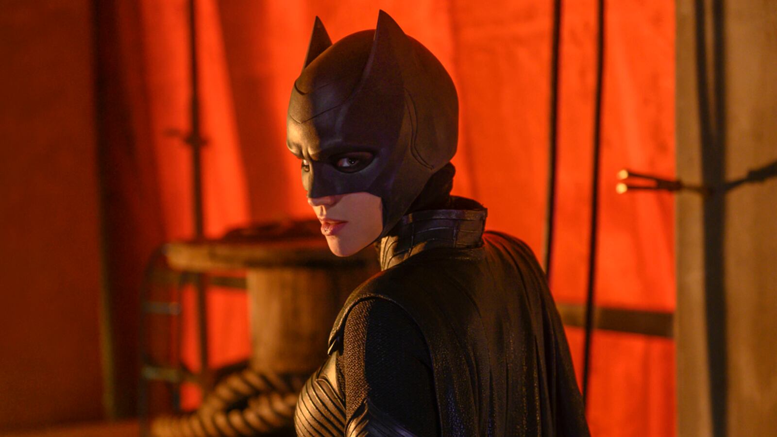 191002-schager-batwoman-tease_fgxzal