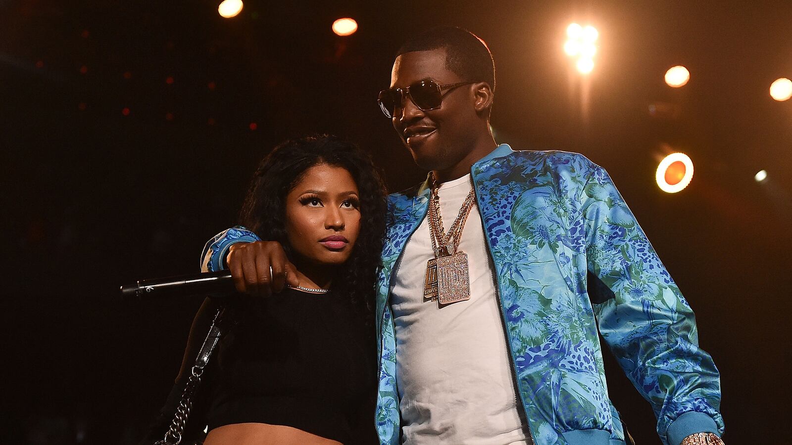 articles/2016/05/23/how-meek-mill-hilariously-won-rap-album-of-the-year-at-the-bbmas/151210-zimmerman-minaj-meek-tease_ivbluj