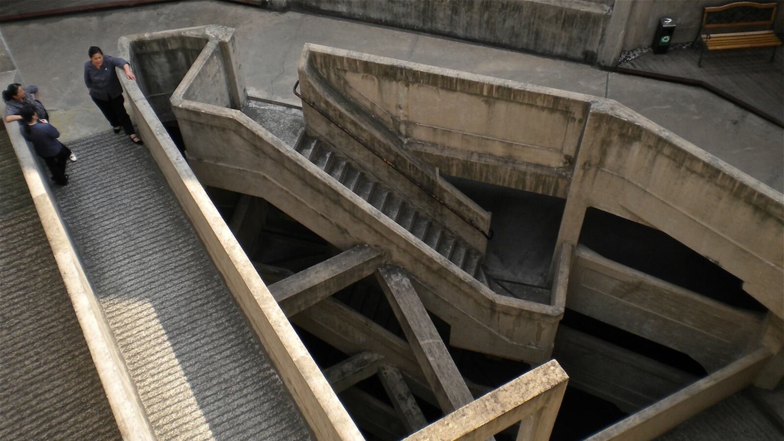 articles/2012/10/02/1933-center-in-shanghai-is-the-daily-pic-by-blake-gopnik/1933-daily-pic_moiiqy