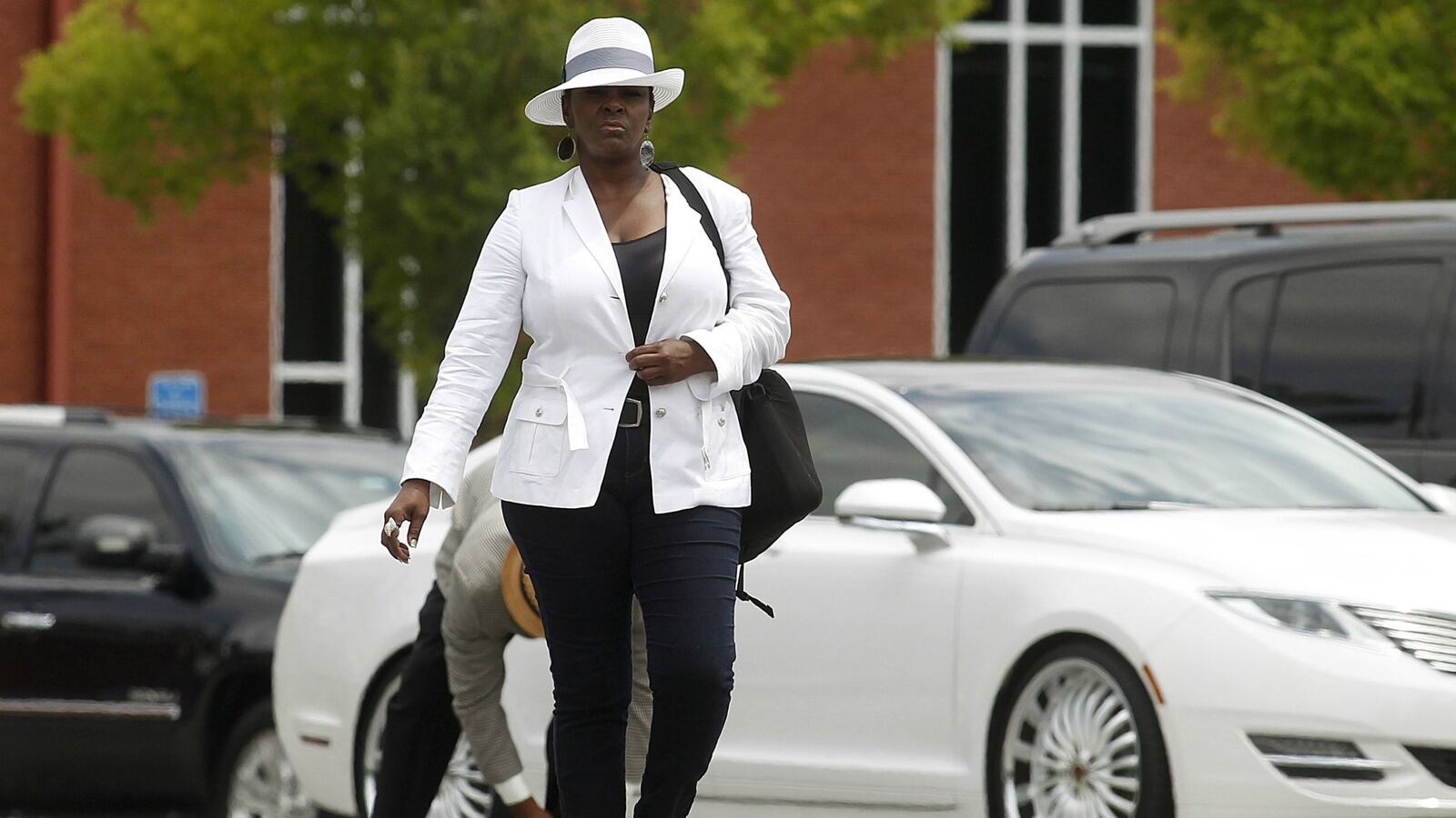 cheats/2015/08/02/bobby-brown-family-feud-far-from-over/150802-leolah-brown-cheat_h0gl5k