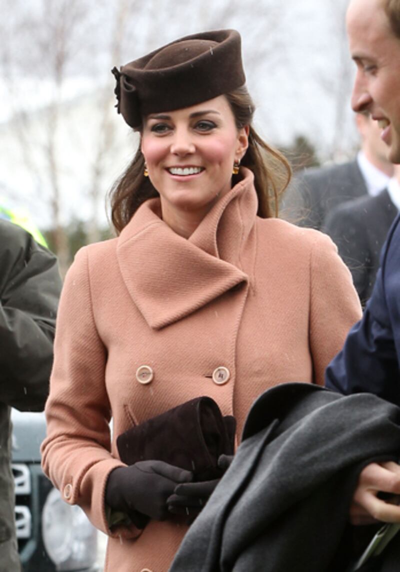articles/2013/03/15/will-and-kate-hit-the-races/kate-chelt_jzhqpc