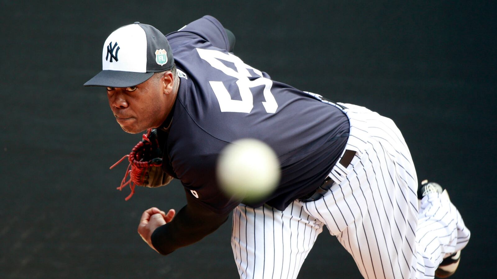 cheats/2016/03/01/mlb-star-pitcher-suspended-for-domestic-violence/160301-aroldis-chapman-cheat_vjafql