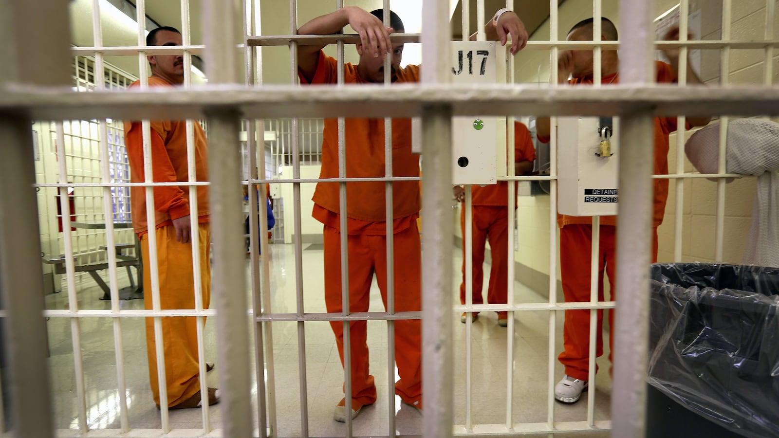 181107-ackerman-ice-tease_nziuhf