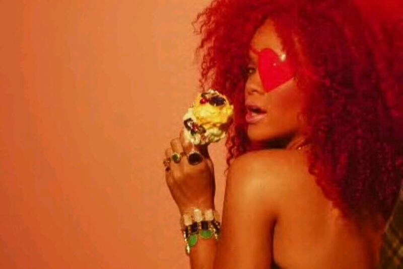 galleries/2011/02/03/celebrity-twitter-photos/twitpi23---rihanna_cp8uk6