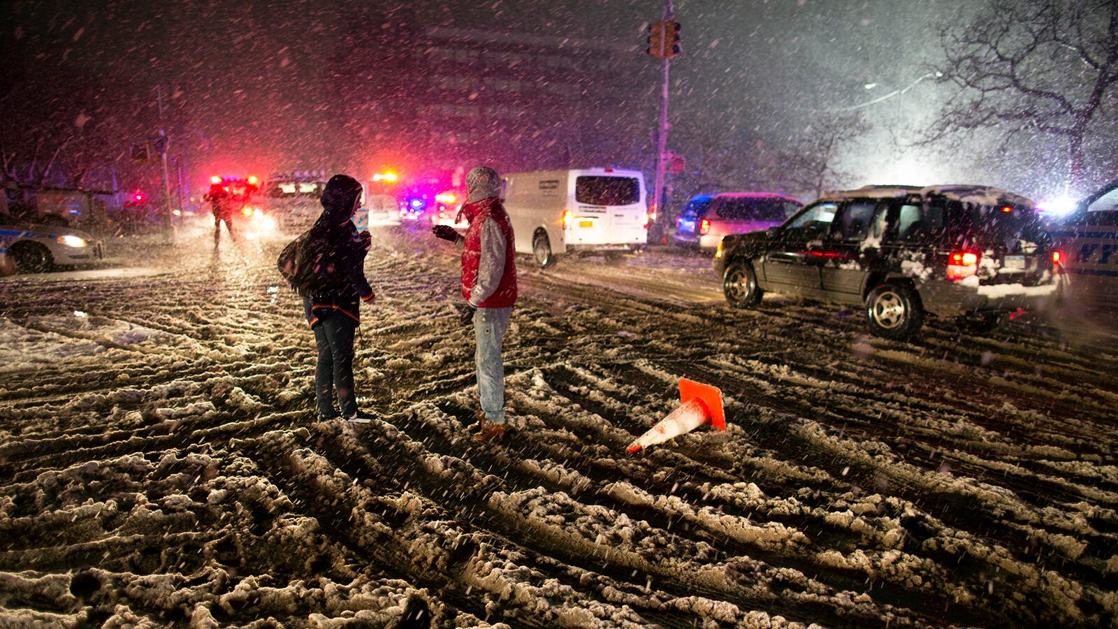 articles/2012/11/08/nor-easter-brings-dangerous-beauty-to-rockaways-after-hurricane-sandy/rockaways-snow-storm-daly_nidb9w