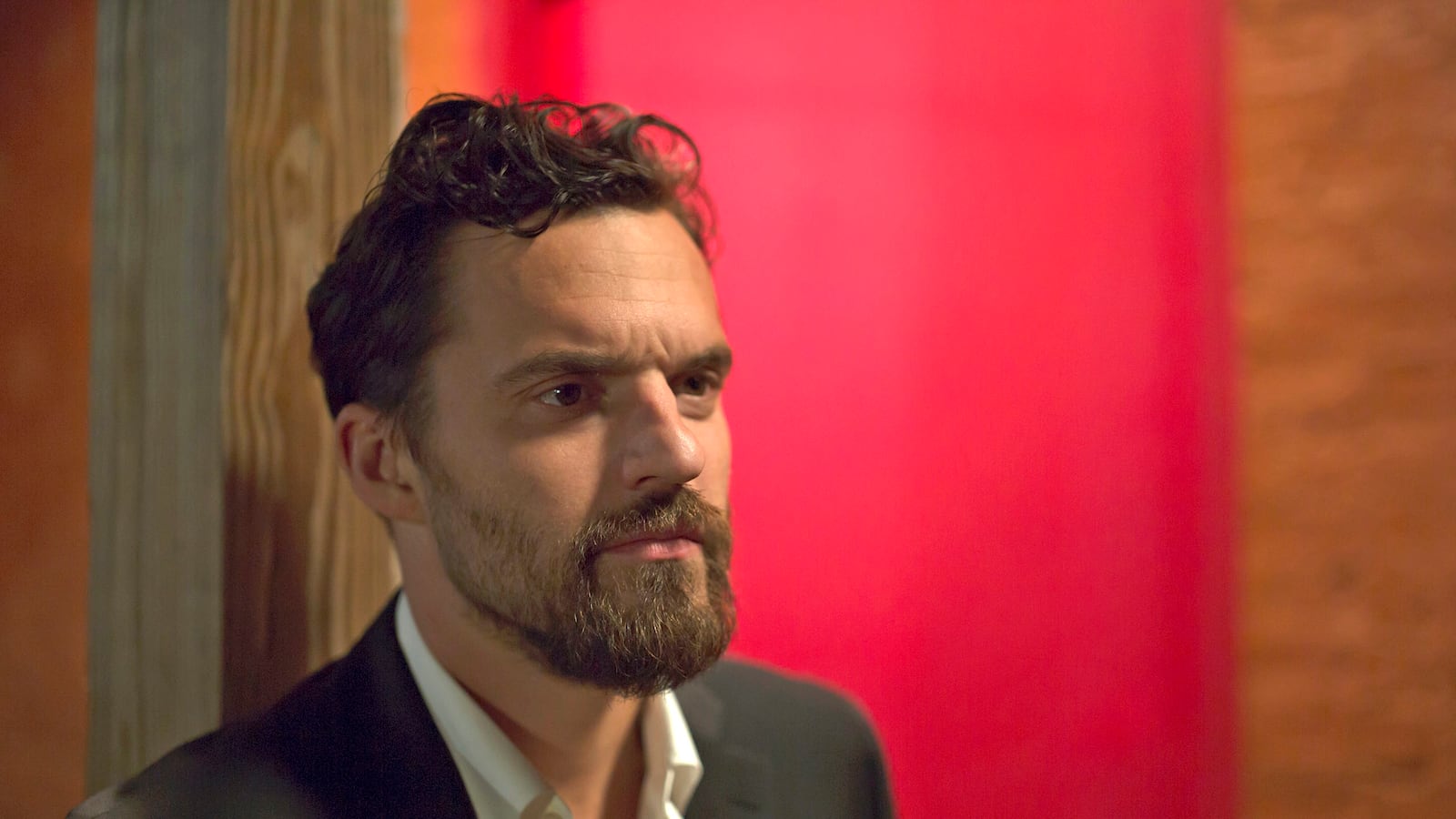 articles/2017/04/04/new-girl-s-jake-johnson-is-ready-to-be-a-movie-star/170403-wilstein-jake-johnson-tease_s0upg1