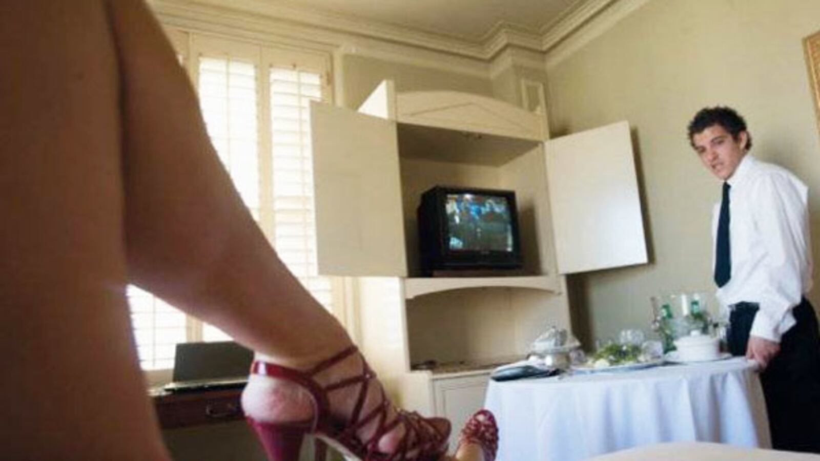 articles/2011/08/11/queen-of-the-cougars-days-of-the-cougar-a-new-book-by-liz-earls/days-of-the-cougar-black_r1hsda