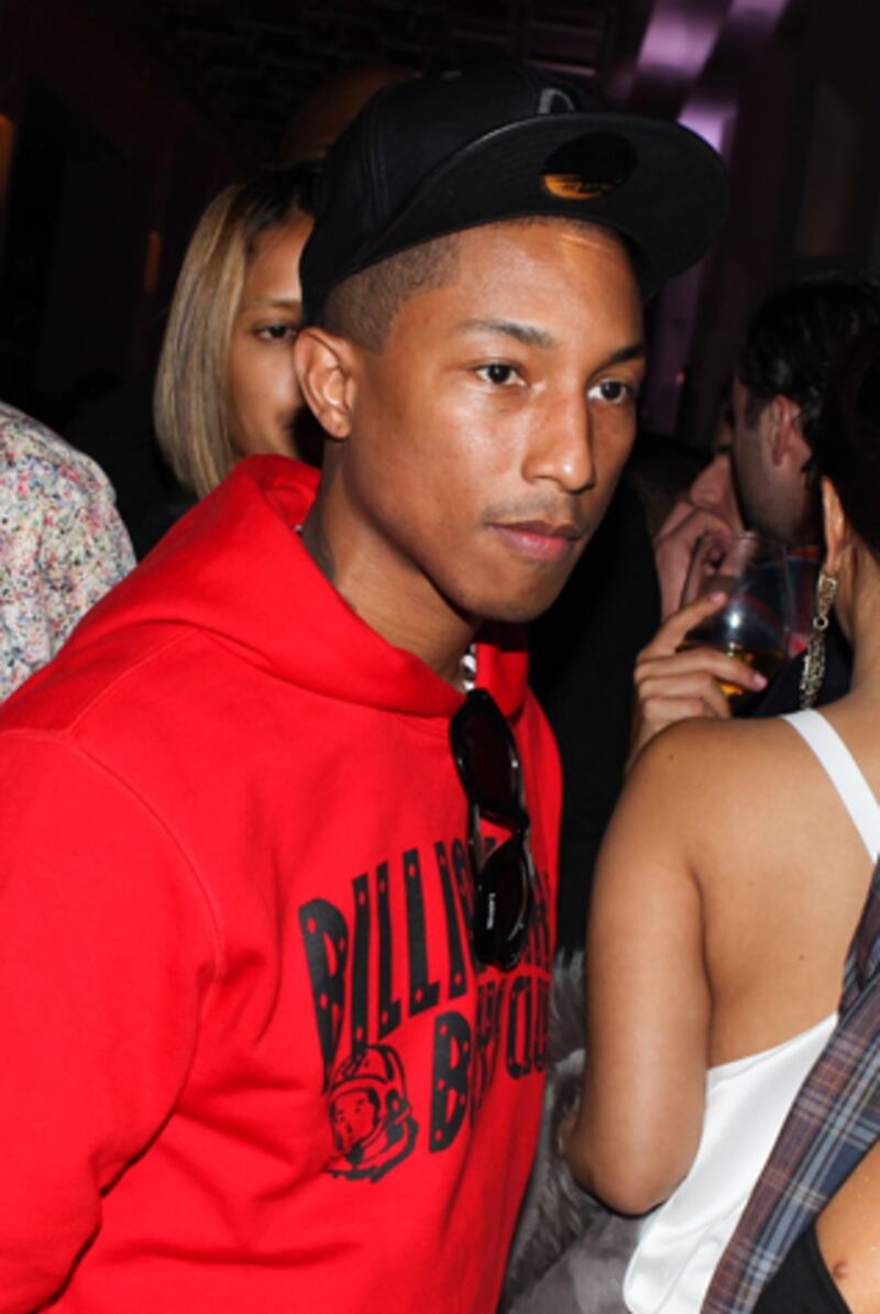 galleries/2011/12/03/stars-at-art-basel-photos/pharell-art-basel-parties_p914pb