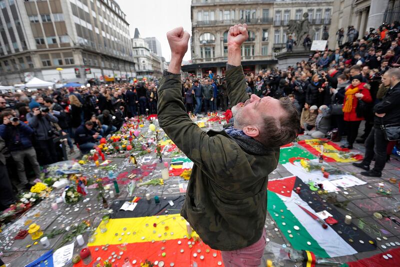 galleries/2016/03/23/the-world-mourns-with-belgium-photos/160323-brussels-mourns-2_l3jw81