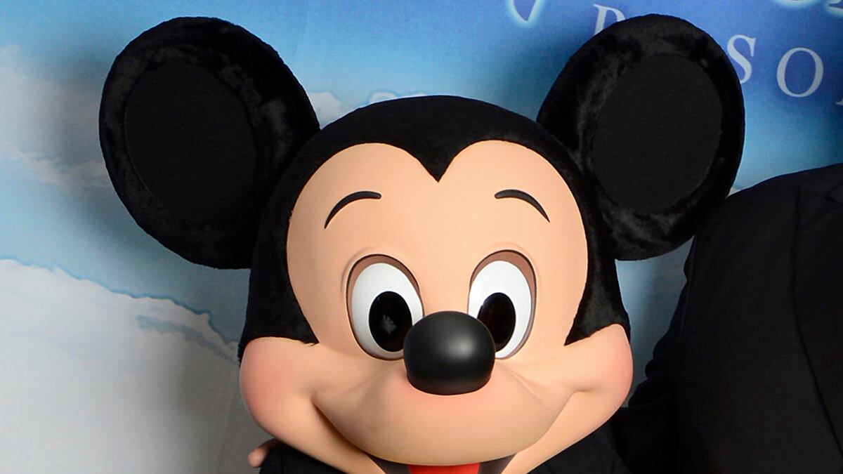 cheats/2012/07/08/mickey-mouse-performs-in-n-korea/mickey-mouse-north-korea-cheat_nytrni