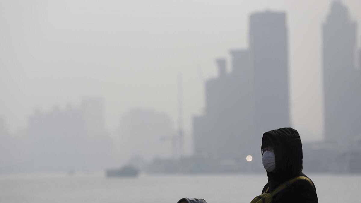 cheats/2016/12/21/smog-refugees-flee-china-airpocalypse/161221-smog-china_rixtah