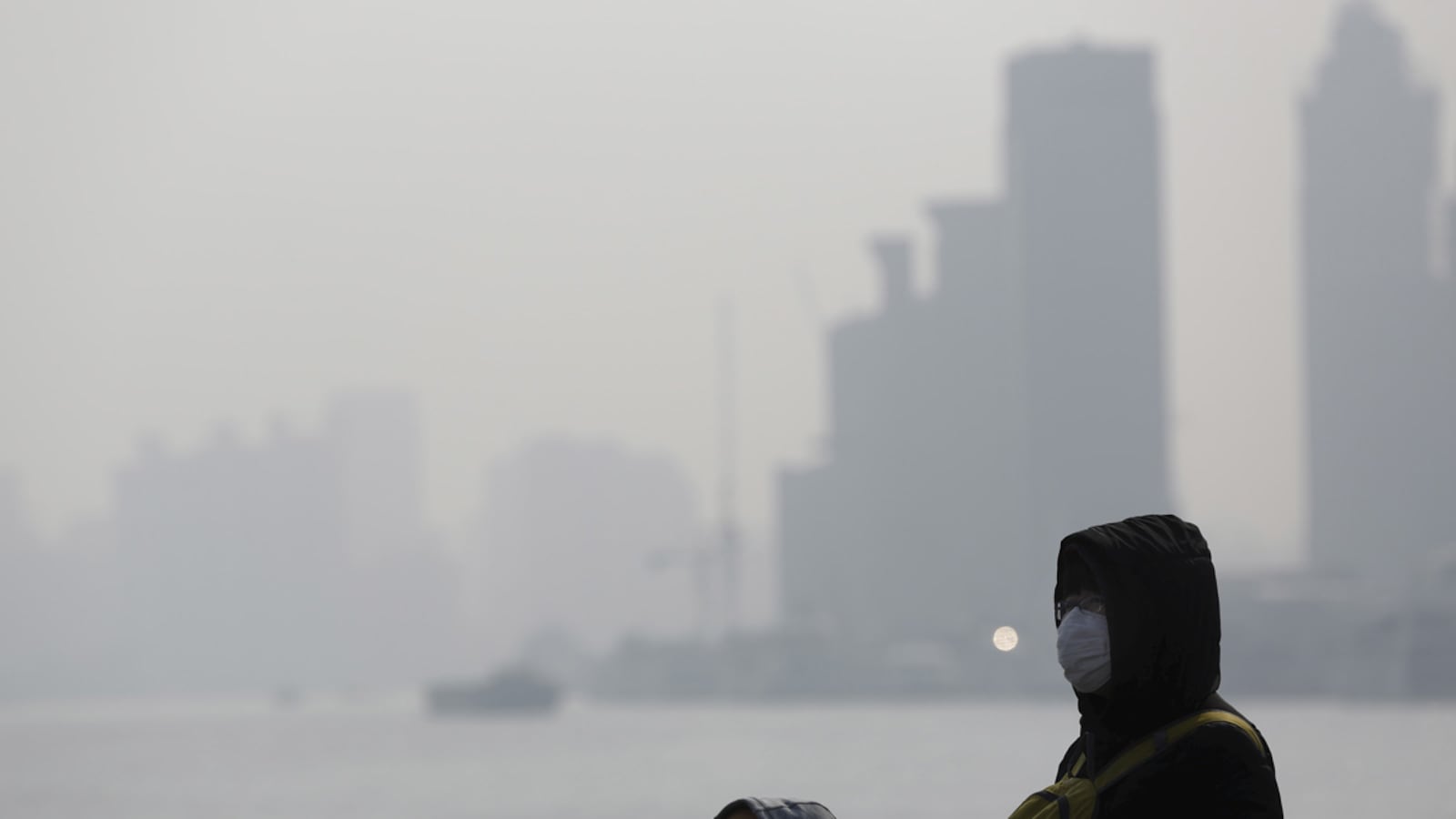 cheats/2016/12/21/smog-refugees-flee-china-airpocalypse/161221-smog-china_rixtah