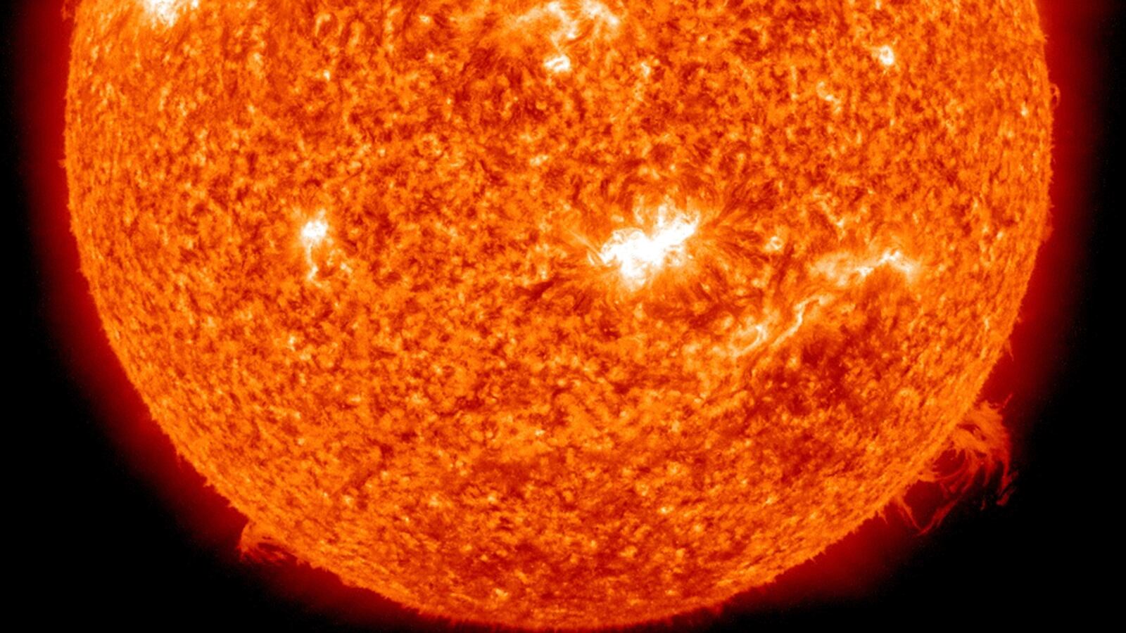 cheats/2011/08/06/solar-storms-may-cause-disruption/solar-storms-cheat_mvd9rt