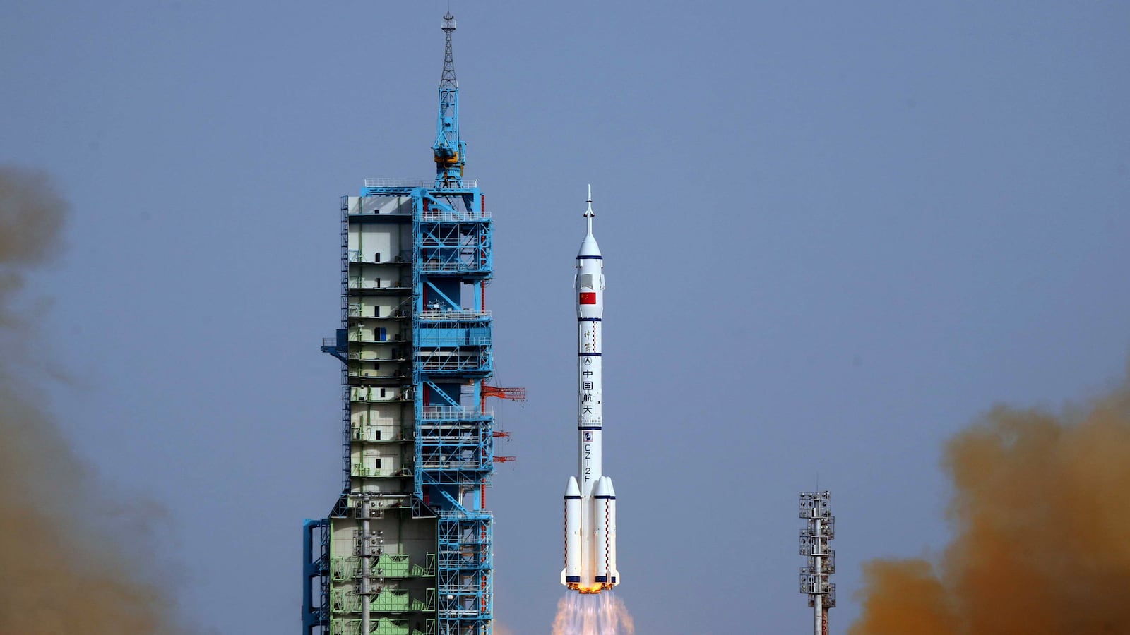 cheats/2012/11/10/china-to-launch-spacecraft-in-2013/china-space-launch-2013-cheat_hut3ox