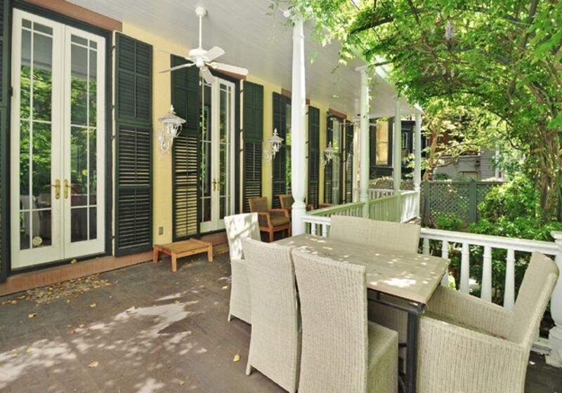 galleries/2010/08/05/stars-homes-for-sale/celebrity-homes---capote_ppxxmy