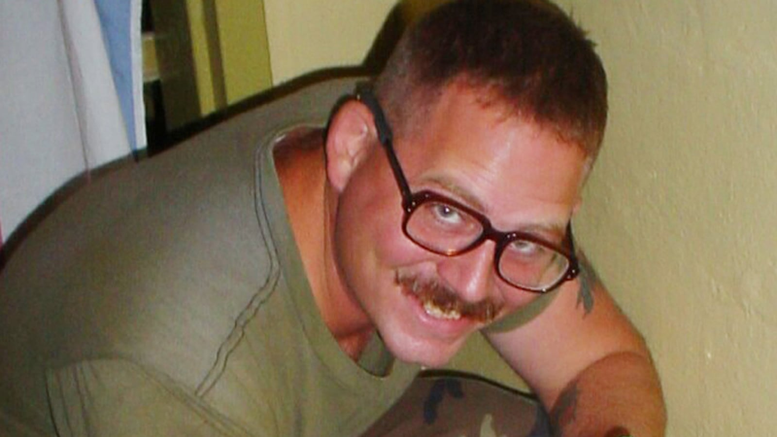 cheats/2011/08/06/abu-ghraib-ringleader-freed/abu-ghraib-charles-graner-released-cheat_yg2buc