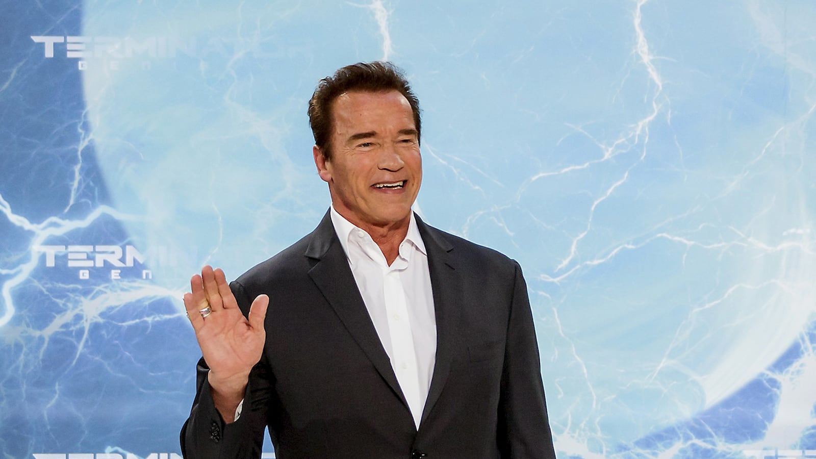 articles/2015/06/26/arnold-schwarzenegger-applauds-scotus-gay-marriage-ruling-the-right-way-to-go/150626-yamato-gay-arnold-tease_vwnymf