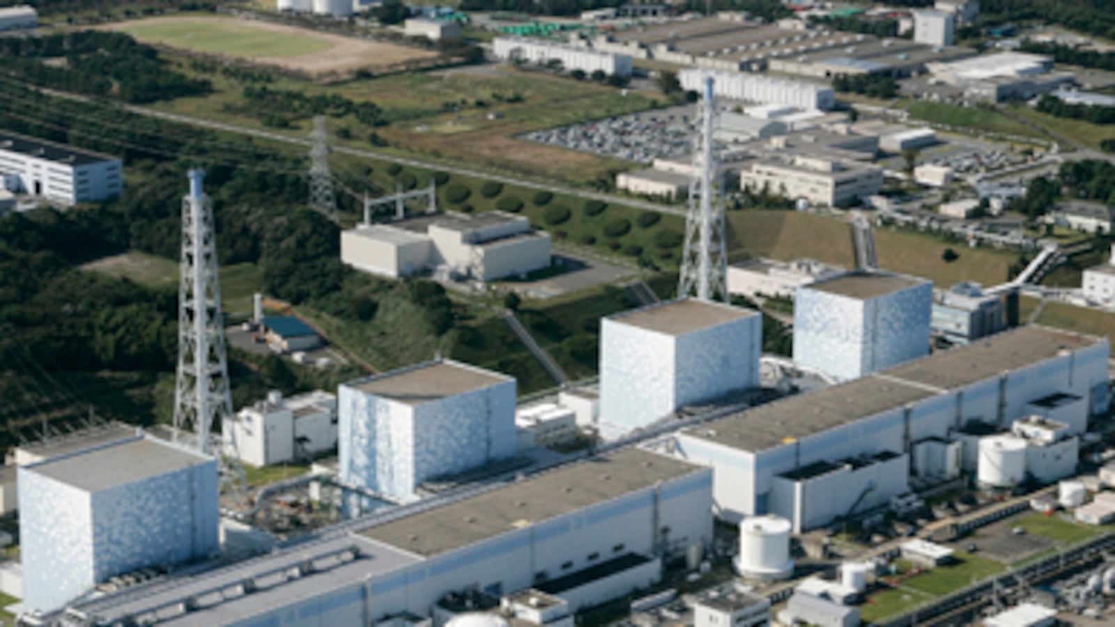 cheats/2011/03/26/radiation-spikes-in-japans-seawater-near-nuke-plant/japan-nuclear-plant_z97lcb