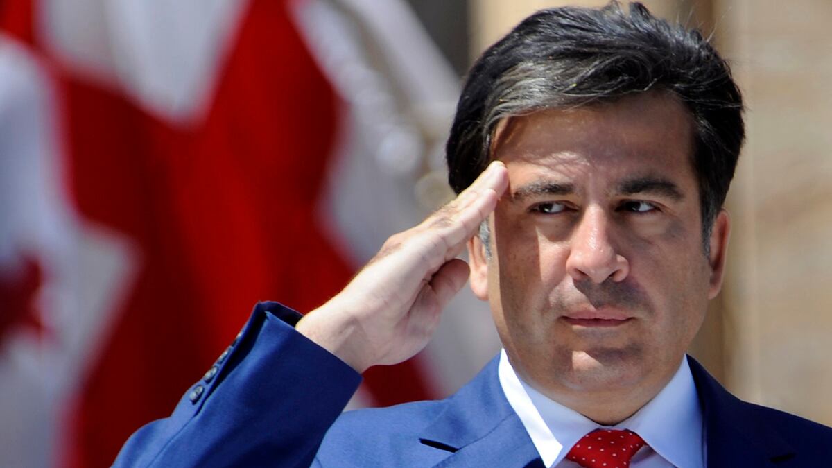 articles/2011/12/04/georgian-opposition-says-the-country-s-democracy-is-slipping/saakashvili-lake_xqbes5