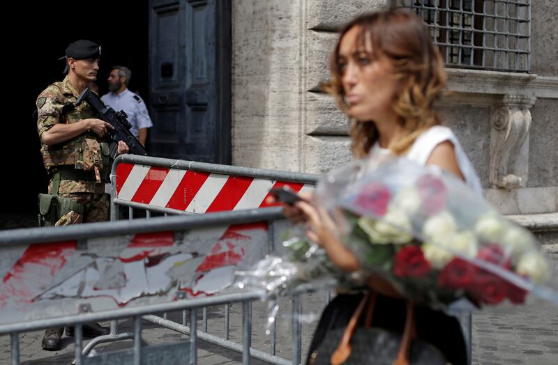 galleries/2016/07/15/world-mourns-tragedy-in-nice-france-photos/160715-mourning-nice-02_x2wxyu