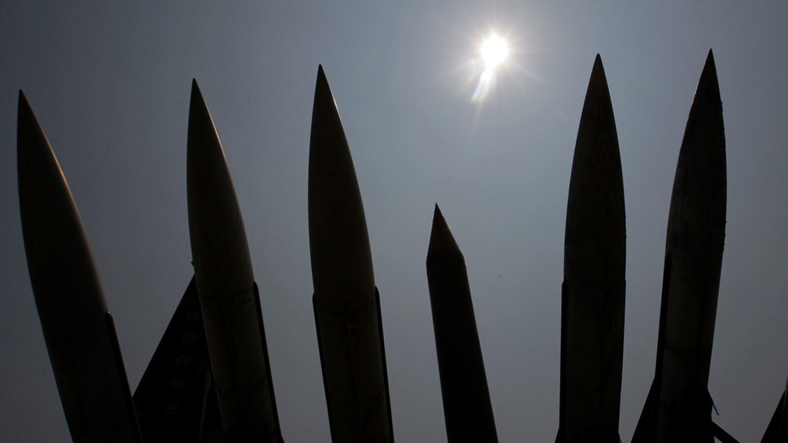 cheats/2011/12/19/n-korea-test-fires-missiles/north-korea-missile-testing-cs_nrsjo5