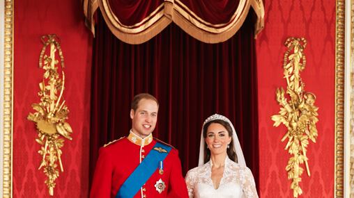 galleries/2011/04/29/royal-wedding-day/royal-wedding-update---couple-portrait_mhzl0k